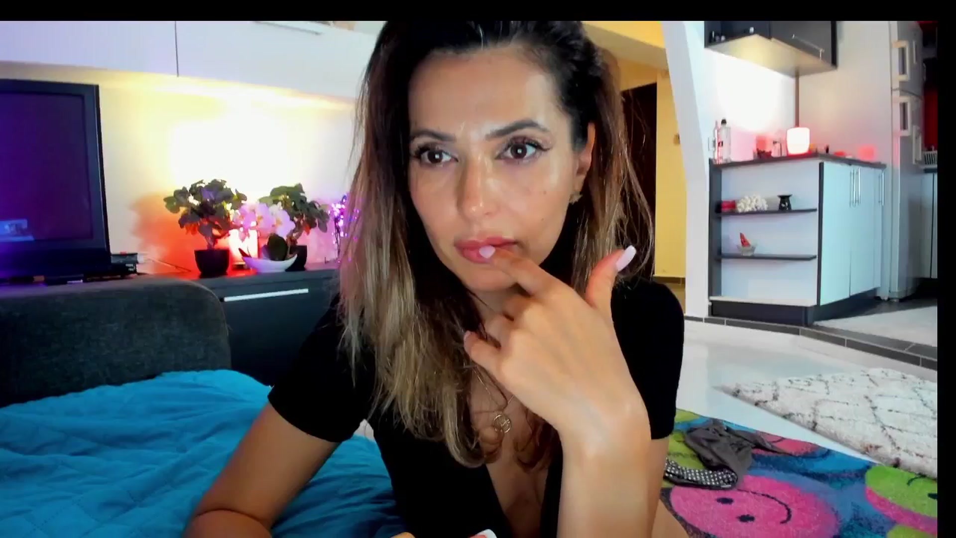 Gallery image thumbnail from SmileyTinaa's myfreecams stream on, 05/30/2025, 05:31 image 15 of 20