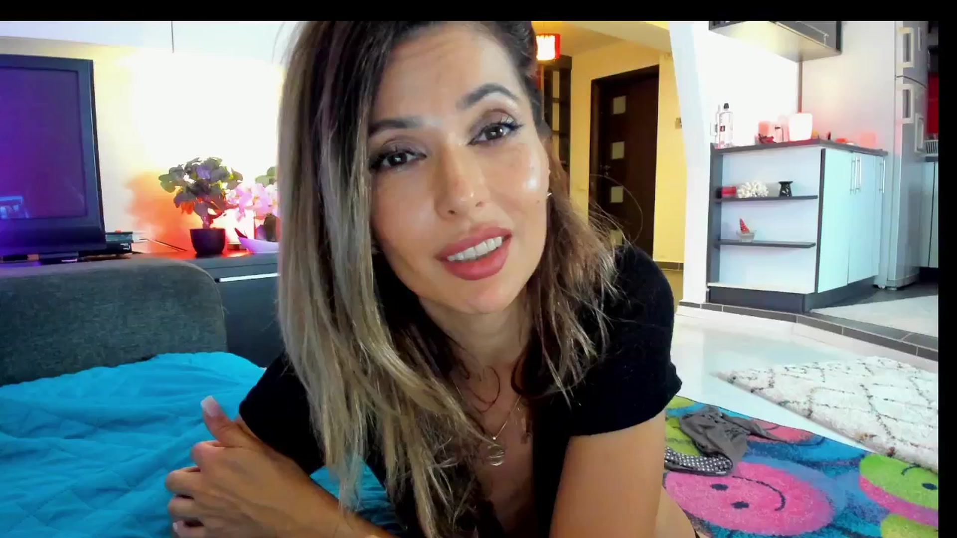Gallery image thumbnail from SmileyTinaa's myfreecams stream on, 05/30/2025, 05:31 image 10 of 20