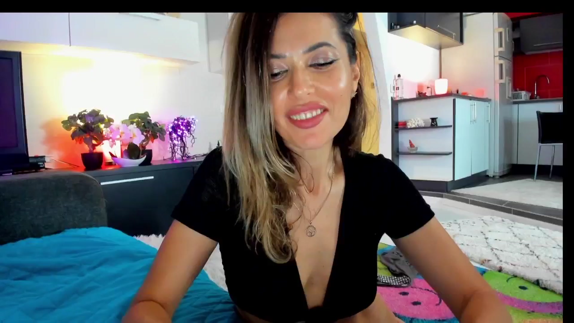 Gallery image thumbnail from SmileyTinaa's myfreecams stream on, 05/30/2025, 05:31 image 9 of 20