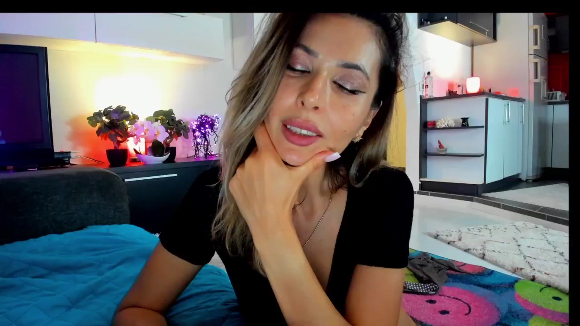 Gallery image thumbnail from SmileyTinaa's myfreecams stream on, 05/30/2025, 05:31 image 19 of 20