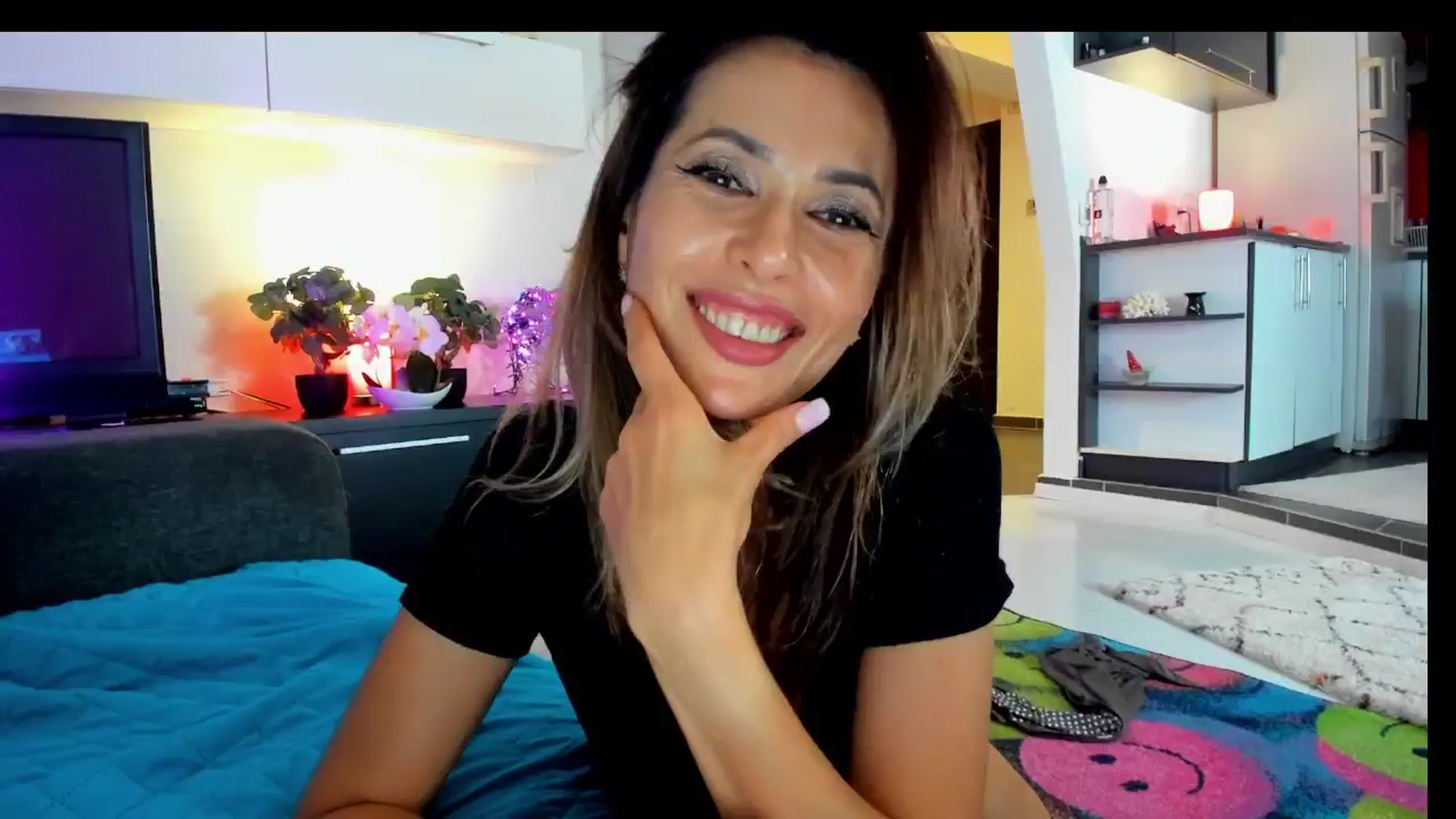 Gallery image thumbnail from SmileyTinaa's myfreecams stream on, 05/30/2025, 05:31 image 14 of 20