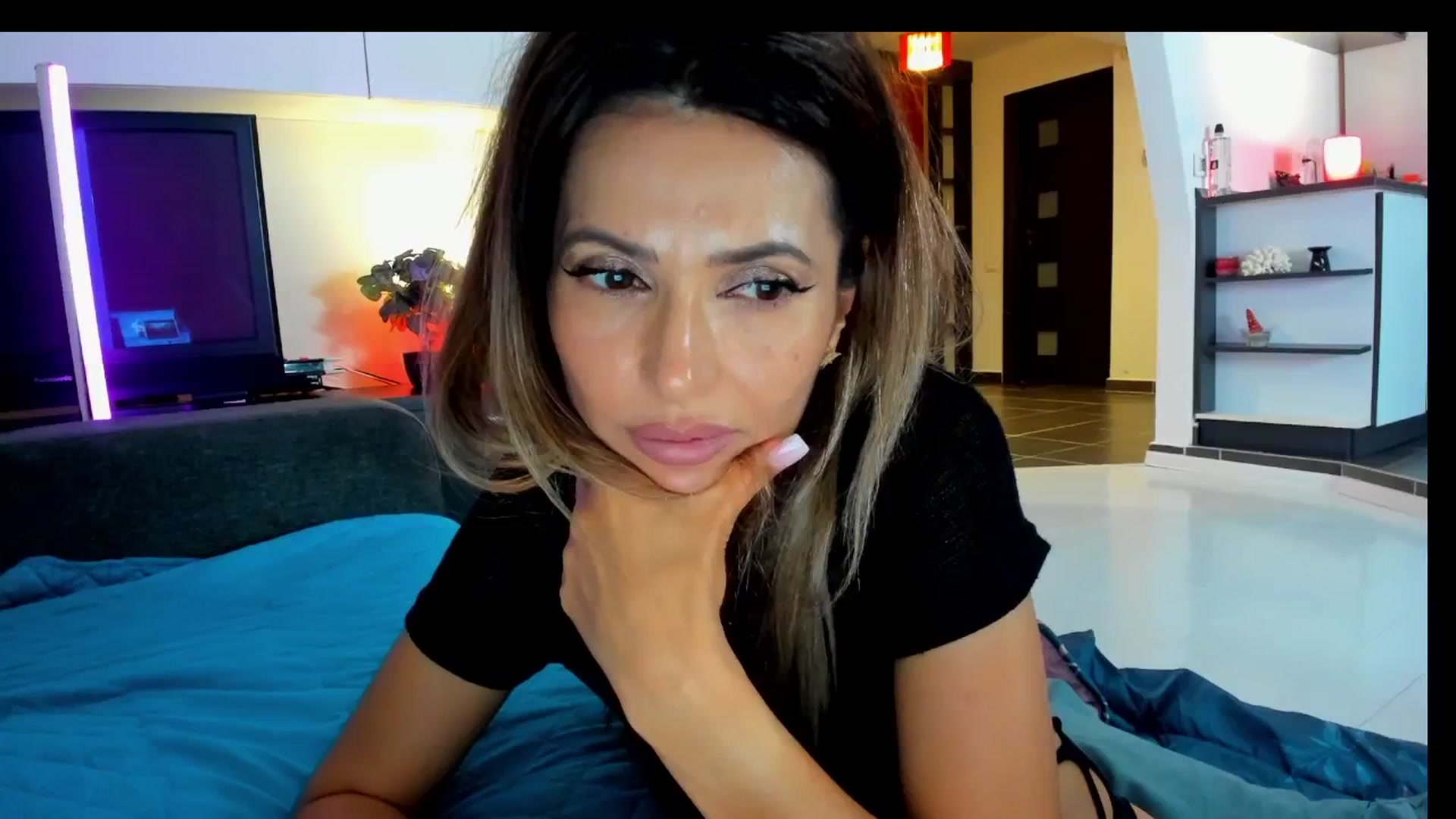 Gallery image thumbnail from SmileyTinaa's myfreecams stream on, 05/30/2025, 22:55 image 6 of 20