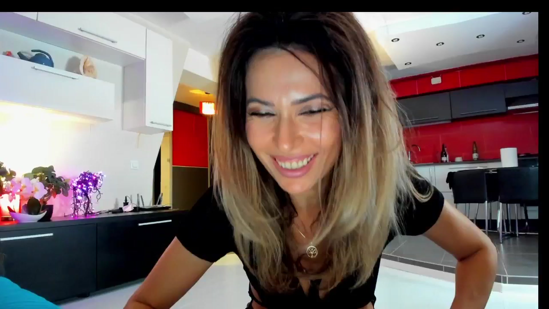 Gallery image thumbnail from SmileyTinaa's myfreecams stream on, 05/30/2025, 22:55 image 18 of 20