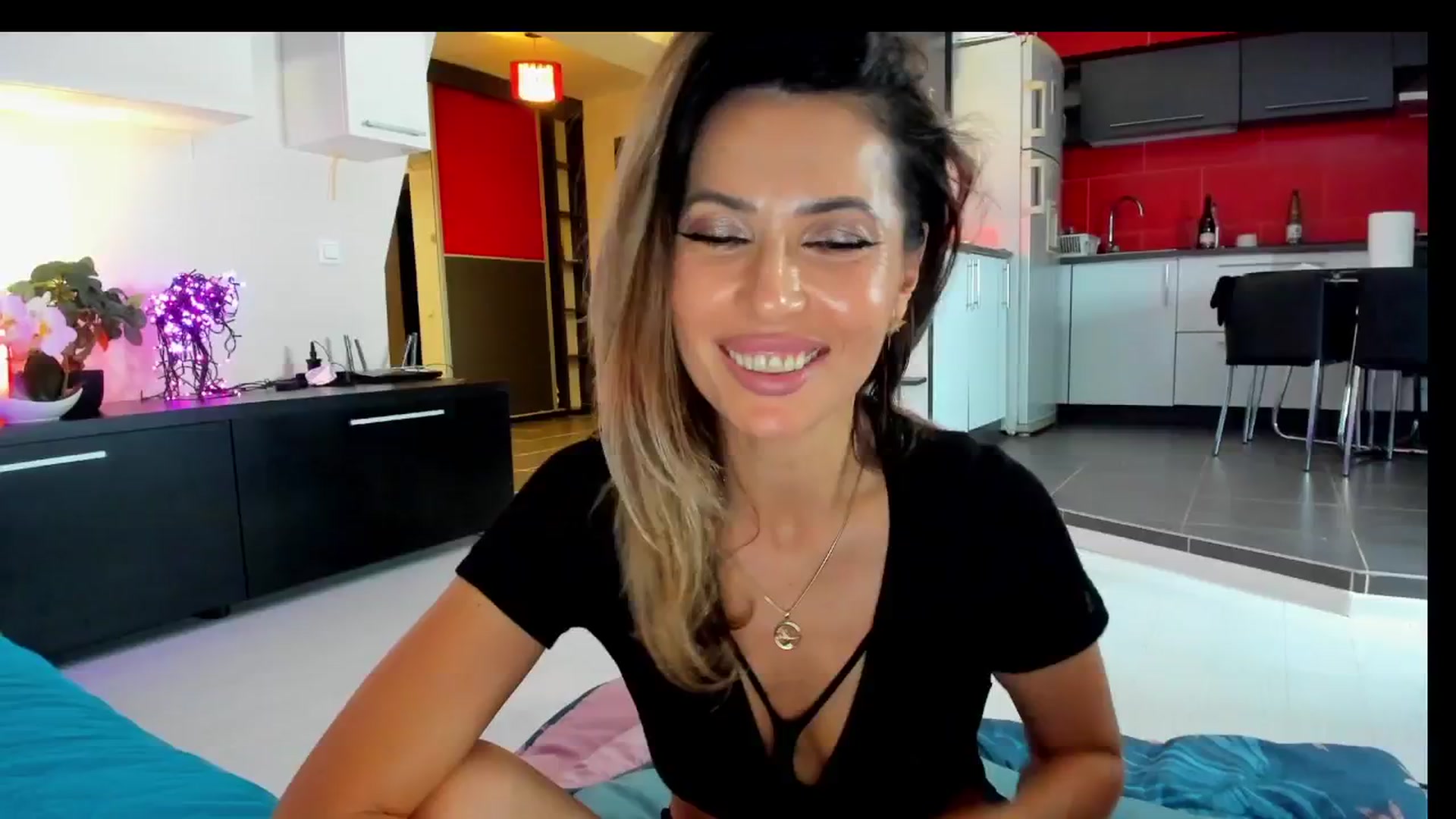 Gallery image thumbnail from SmileyTinaa's myfreecams stream on, 05/30/2025, 22:55 image 10 of 20
