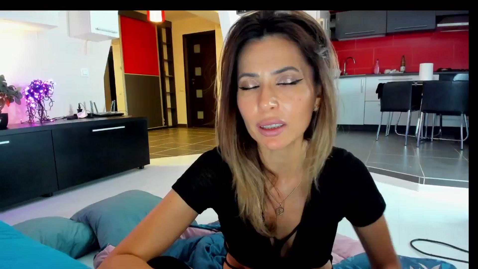 Gallery image thumbnail from SmileyTinaa's myfreecams stream on, 05/31/2025, 02:33 image 13 of 20