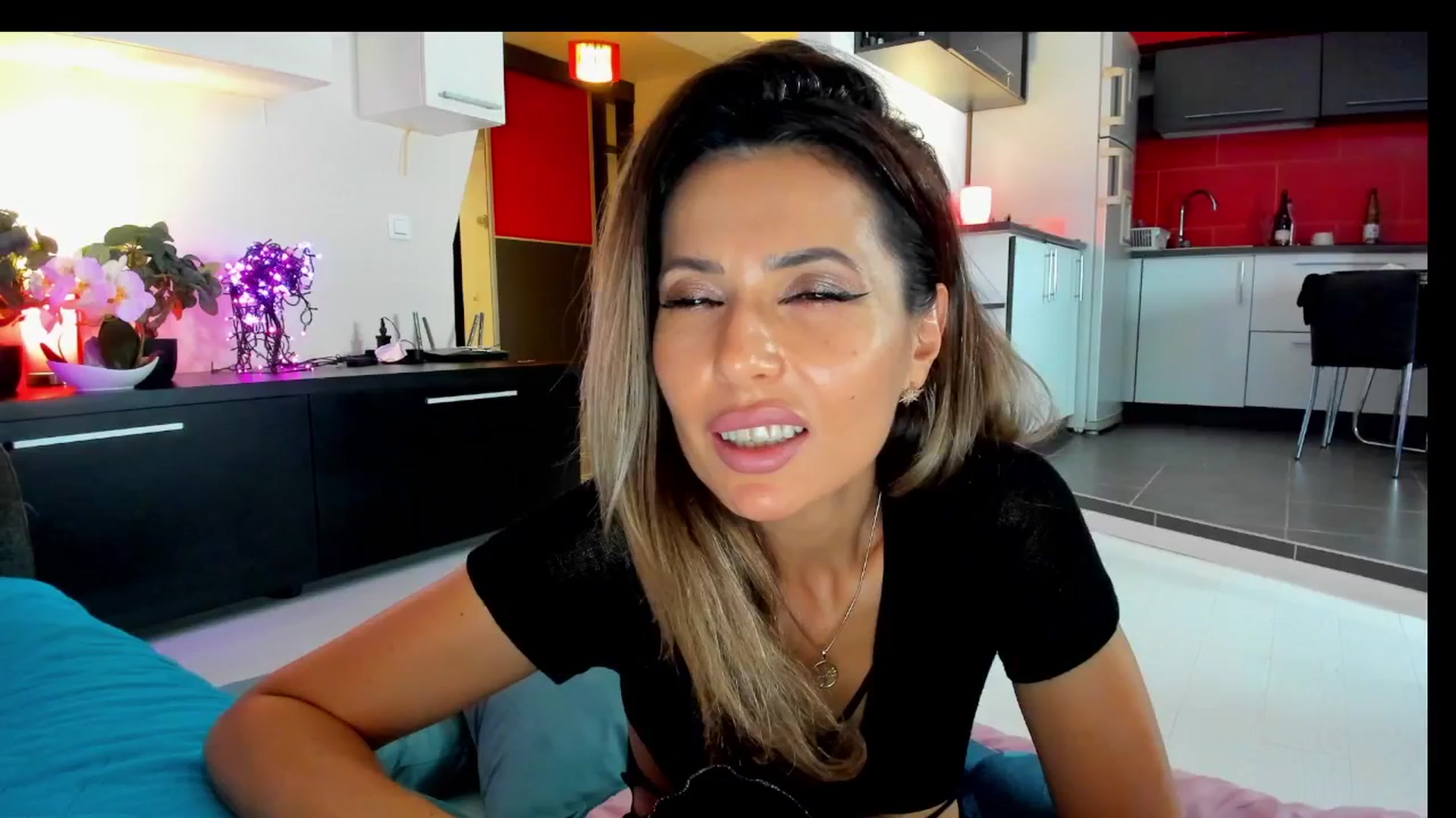 Gallery image thumbnail from SmileyTinaa's myfreecams stream on, 05/31/2025, 02:33 image 7 of 20