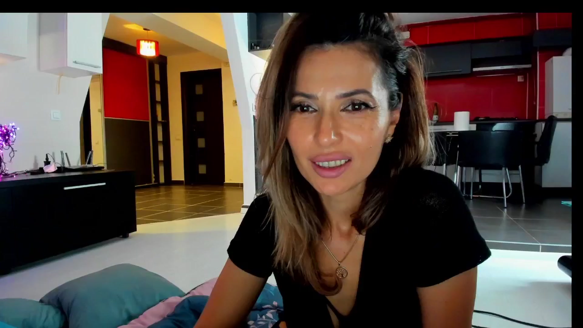 Gallery image thumbnail from SmileyTinaa's myfreecams stream on, 05/31/2025, 02:33 image 16 of 20