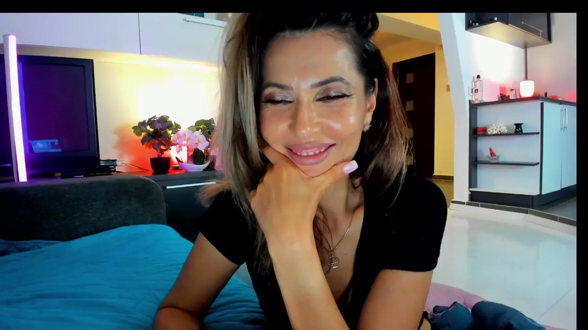 Gallery image thumbnail from SmileyTinaa's myfreecams stream on, 05/31/2025, 02:33 image 9 of 20