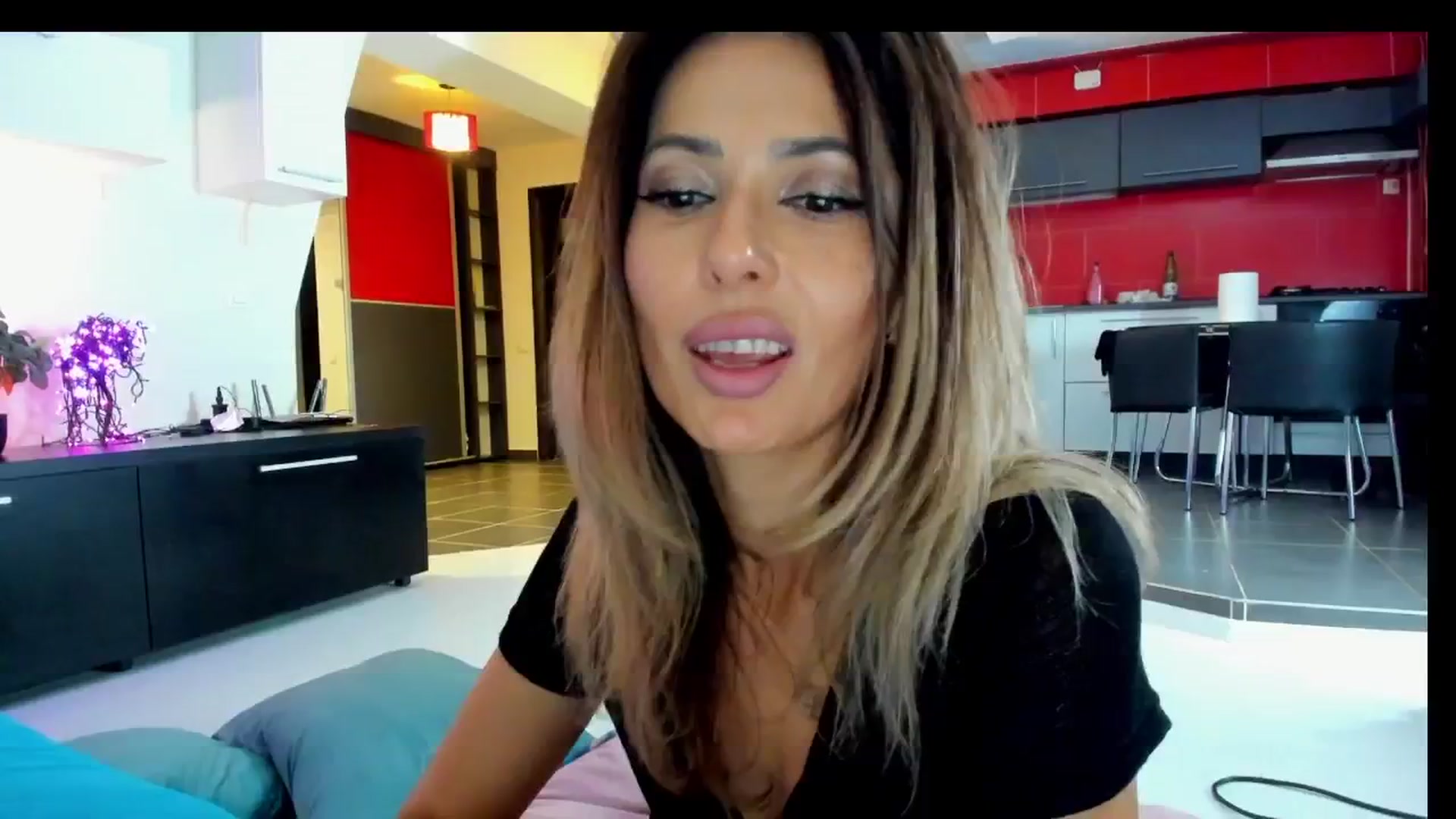Gallery image thumbnail from SmileyTinaa's myfreecams stream on, 05/31/2025, 02:33 image 10 of 20