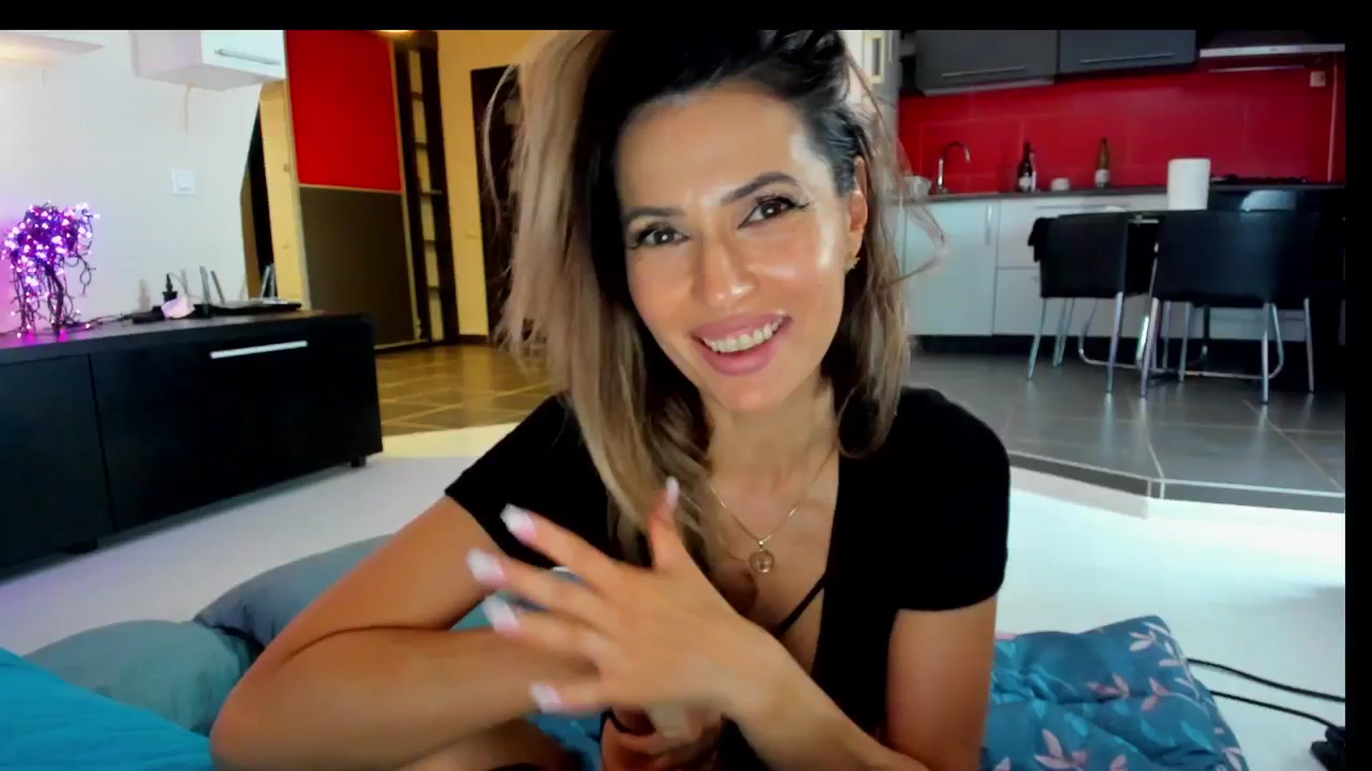 Gallery image thumbnail from SmileyTinaa's myfreecams stream on, 05/31/2025, 02:33 image 2 of 20