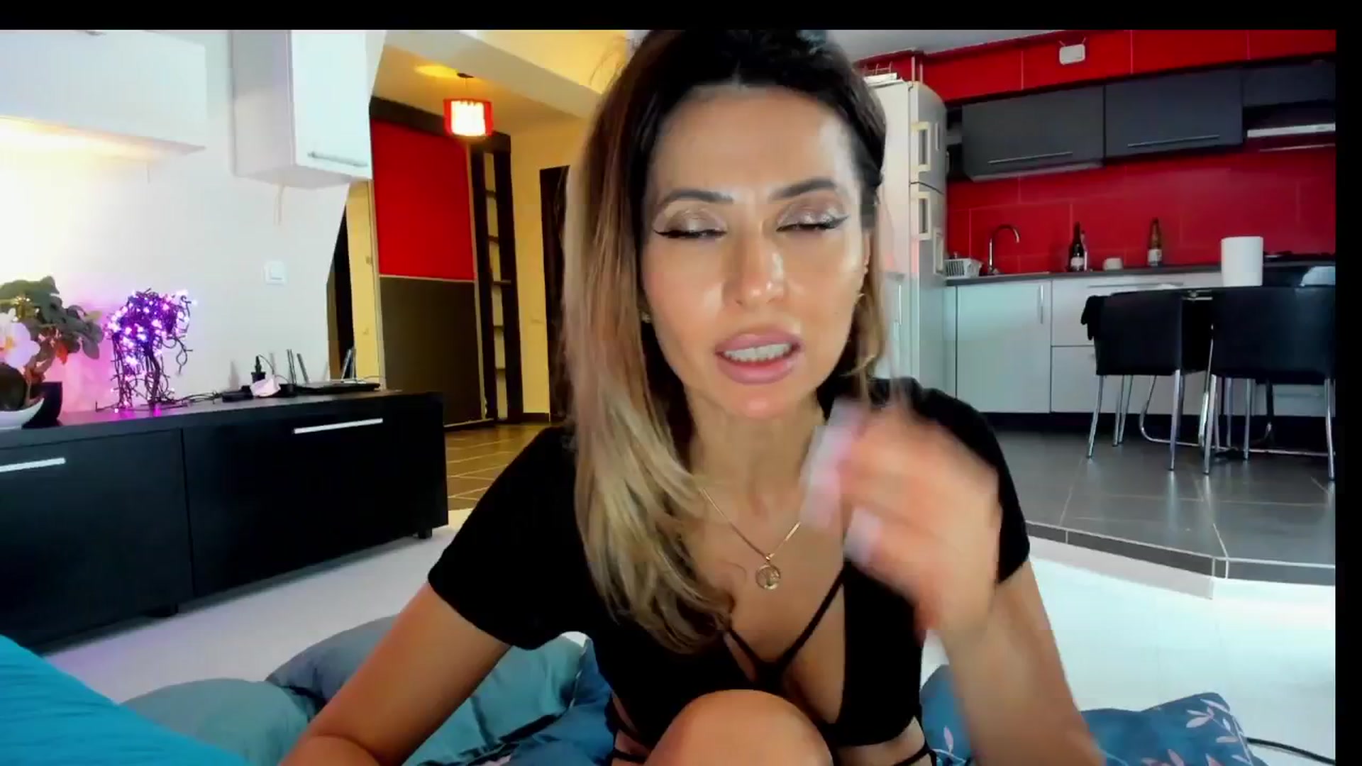 Gallery image thumbnail from SmileyTinaa's myfreecams stream on, 05/31/2025, 02:33 image 1 of 20