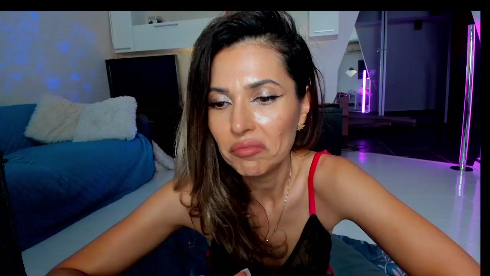 Gallery image thumbnail from SmileyTinaa's myfreecams stream on, 06/07/2025, 03:25 image 1 of 20