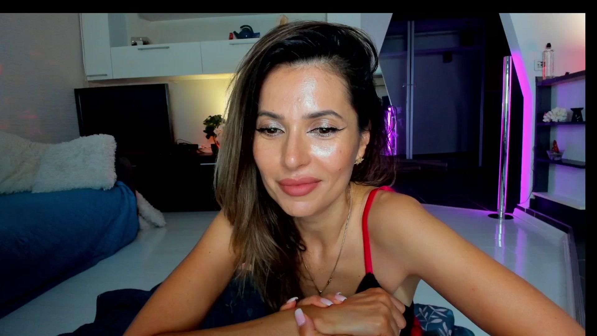 Gallery image thumbnail from SmileyTinaa's myfreecams stream on, 06/07/2025, 03:25 image 5 of 20
