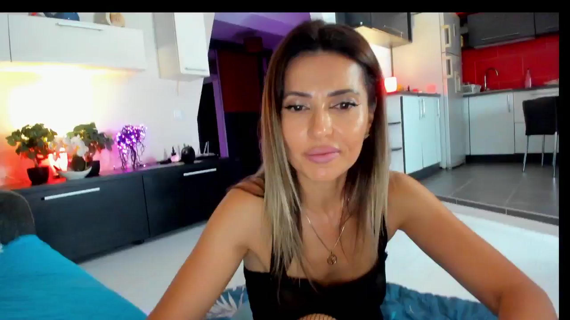 Gallery image thumbnail from SmileyTinaa's myfreecams stream on, 06/20/2025, 24:04 image 2 of 20