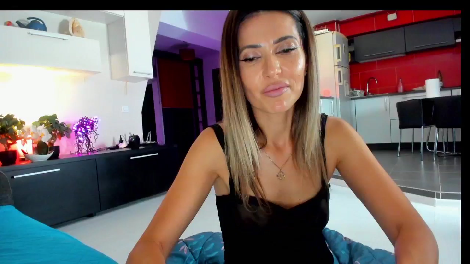Gallery image thumbnail from SmileyTinaa's myfreecams stream on, 06/20/2025, 24:04 image 4 of 20