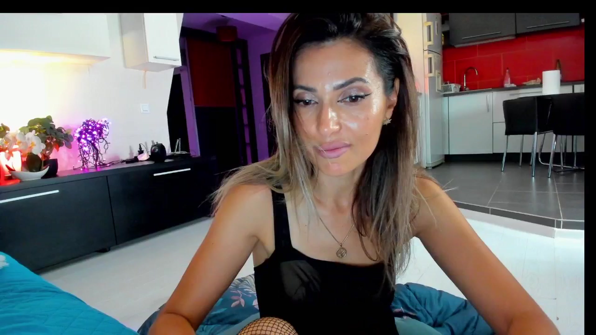 Gallery image thumbnail from SmileyTinaa's myfreecams stream on, 06/20/2025, 24:04 image 18 of 20