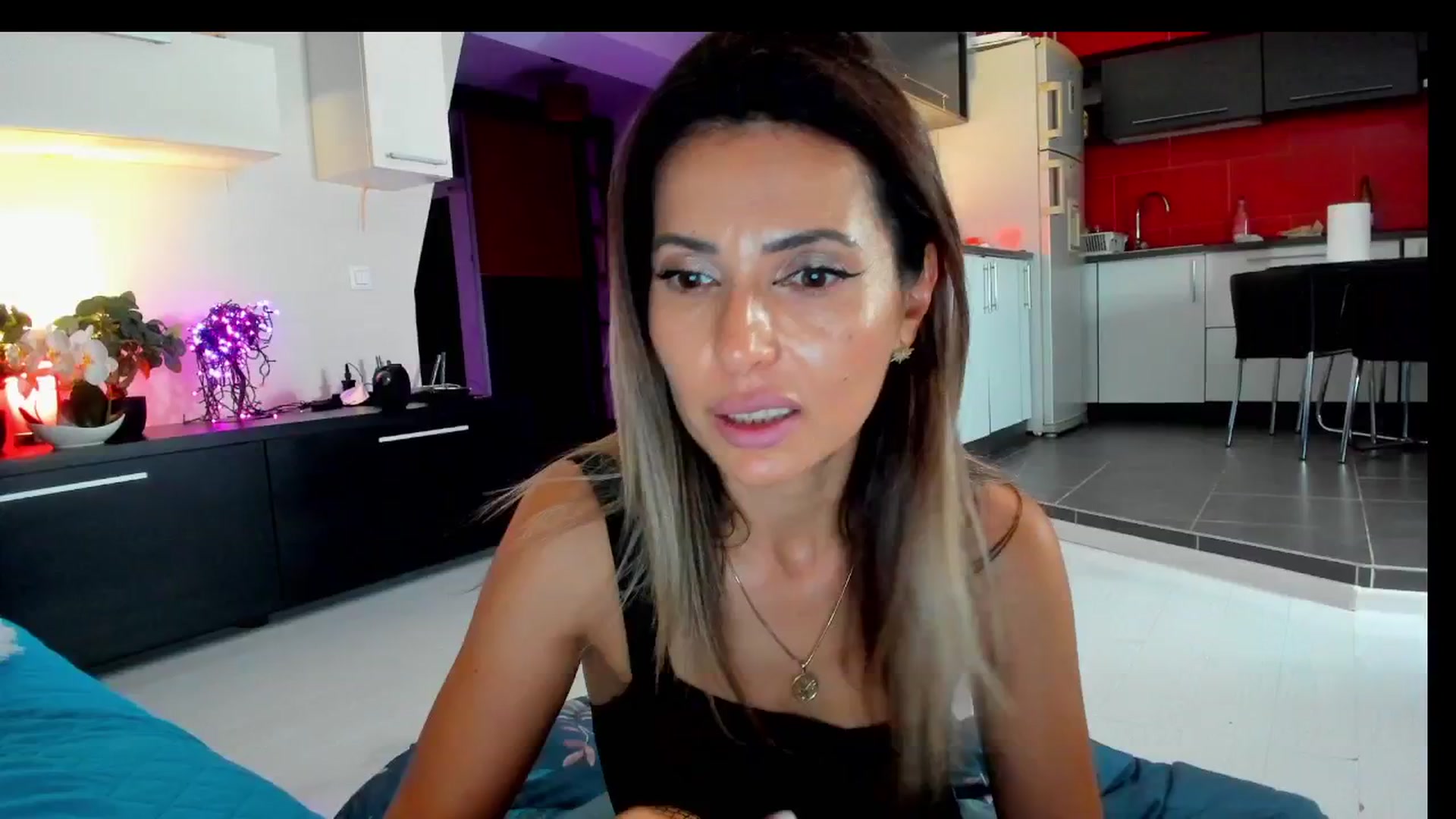 Gallery image thumbnail from SmileyTinaa's myfreecams stream on, 06/20/2025, 24:04 image 19 of 20