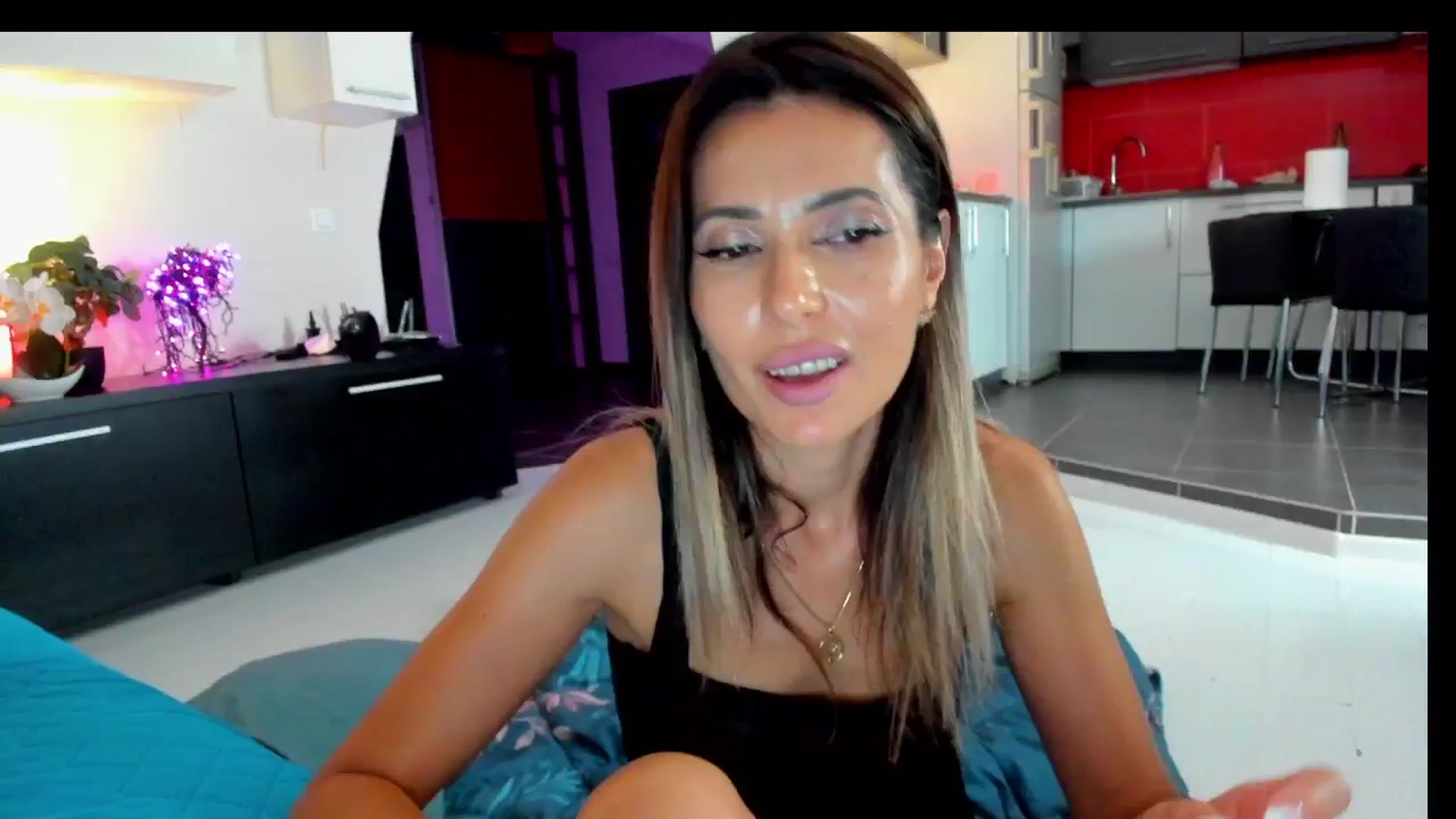 Gallery image thumbnail from SmileyTinaa's myfreecams stream on, 06/20/2025, 02:39 image 7 of 20
