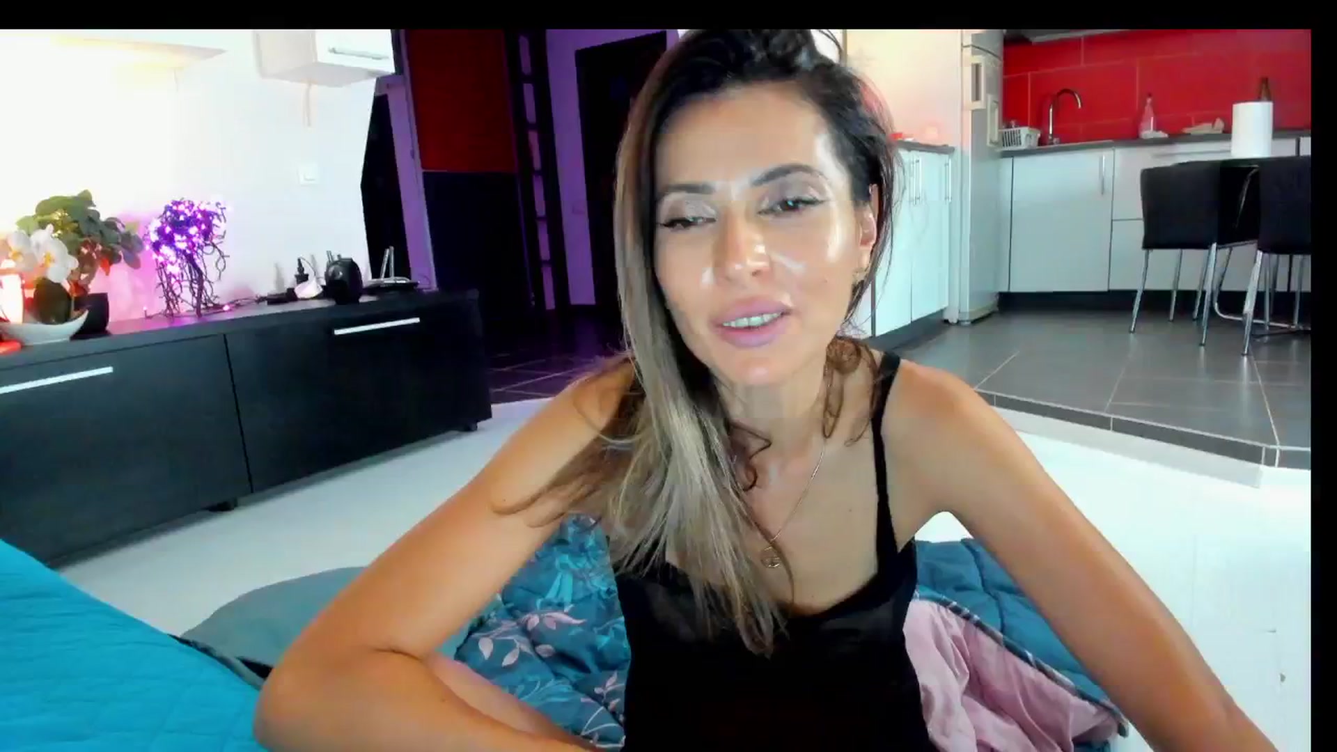 Gallery image thumbnail from SmileyTinaa's myfreecams stream on, 06/20/2025, 02:39 image 14 of 20