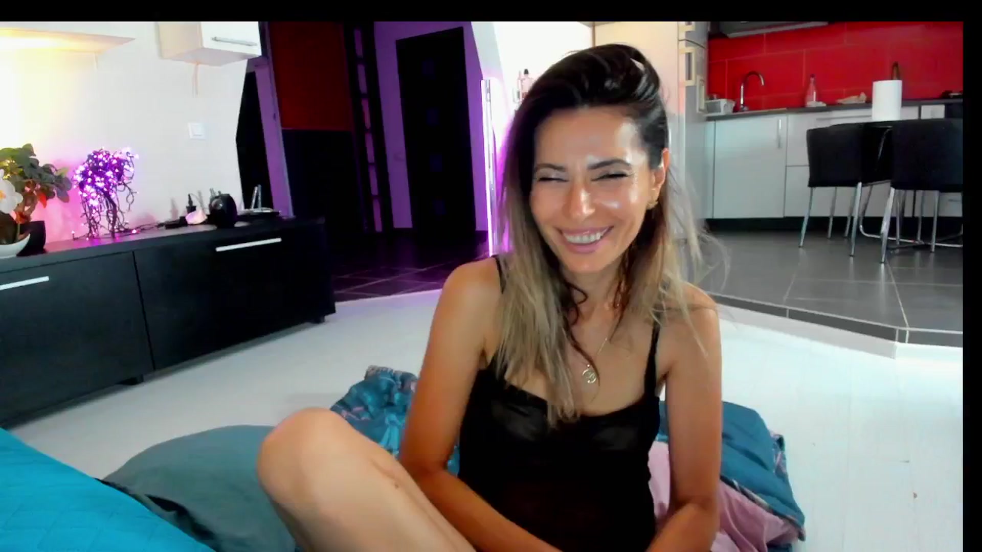 Gallery image thumbnail from SmileyTinaa's myfreecams stream on, 06/20/2025, 02:39 image 15 of 20