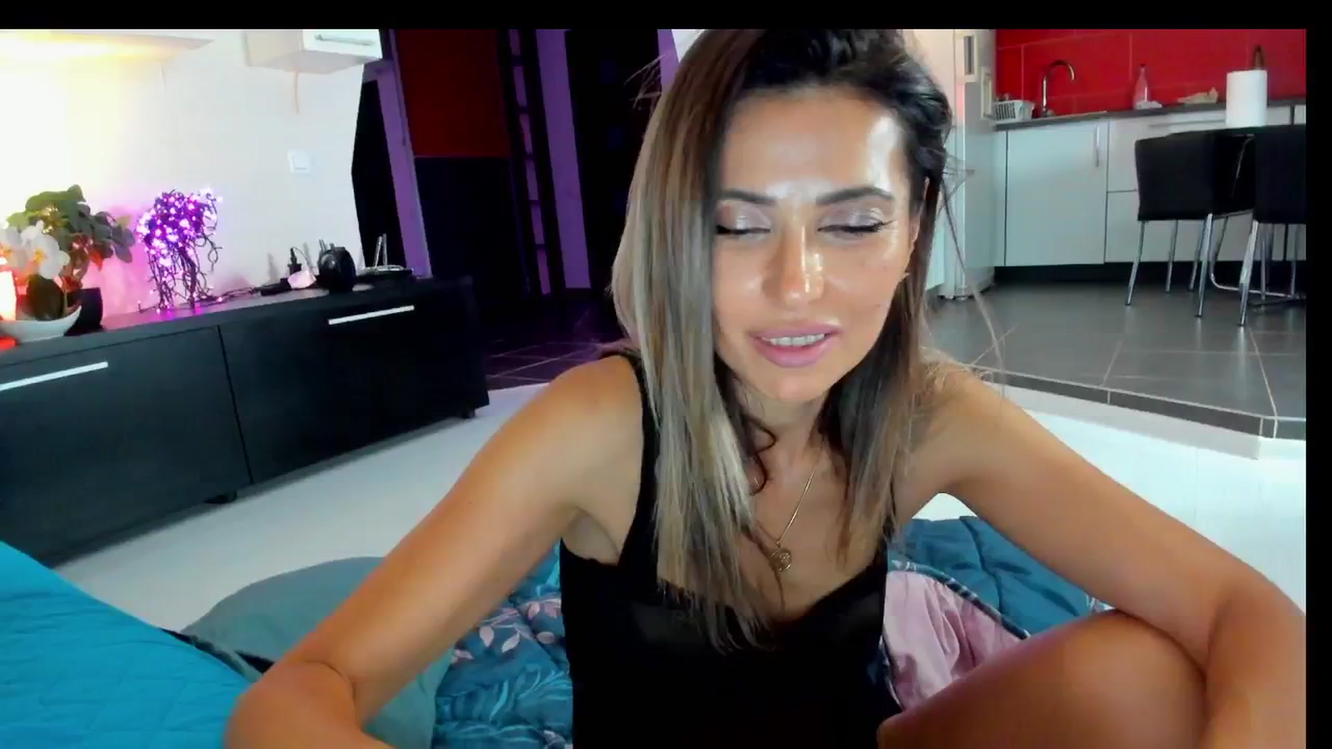 Gallery image thumbnail from SmileyTinaa's myfreecams stream on, 06/20/2025, 02:39 image 17 of 20