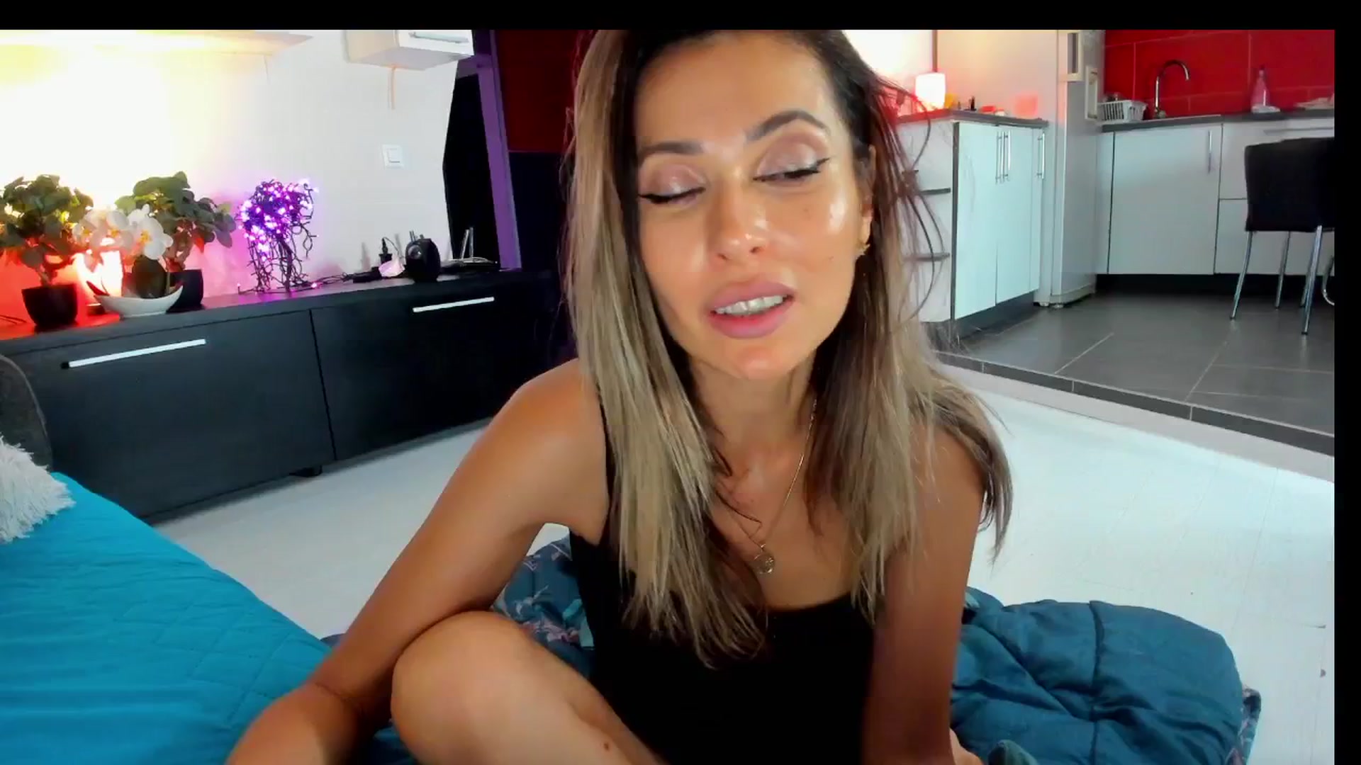 Gallery image thumbnail from SmileyTinaa's myfreecams stream on, 06/20/2025, 04:24 image 3 of 20