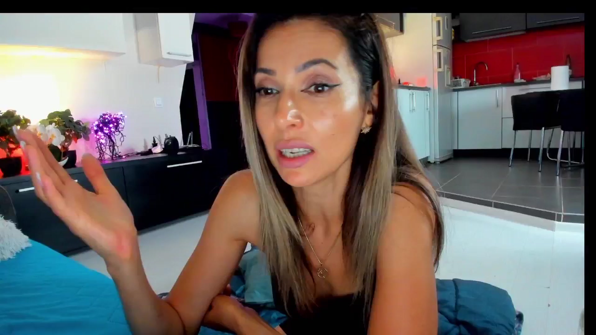 Gallery image thumbnail from SmileyTinaa's myfreecams stream on, 06/20/2025, 04:24 image 16 of 20