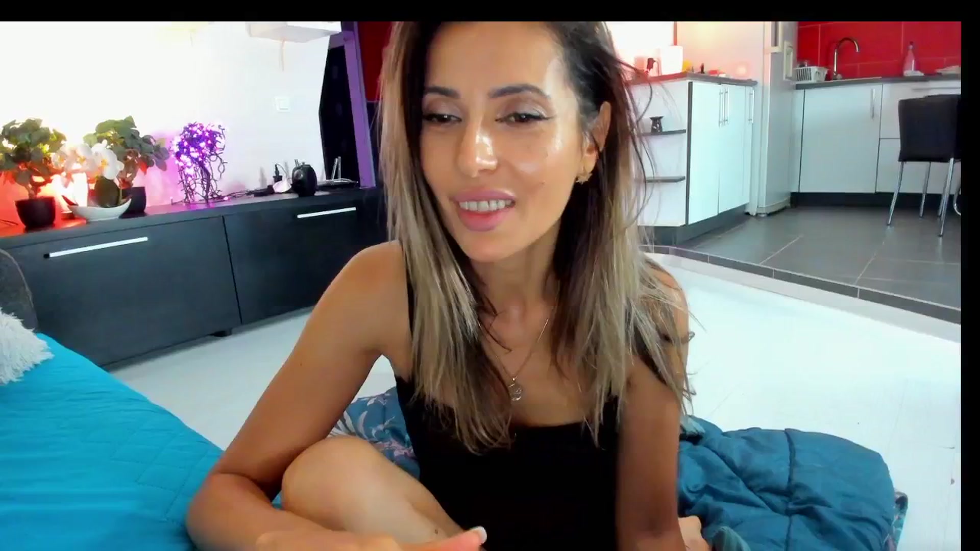 Gallery image thumbnail from SmileyTinaa's myfreecams stream on, 06/20/2025, 04:24 image 4 of 20