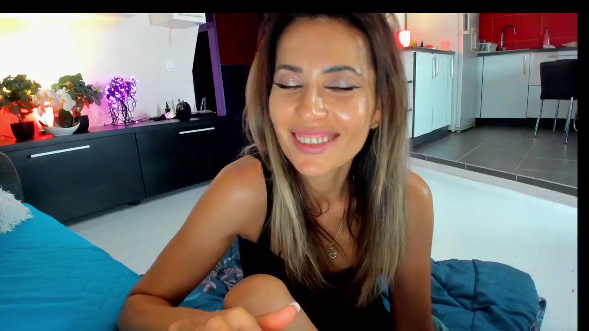 Gallery image thumbnail from SmileyTinaa's myfreecams stream on, 06/20/2025, 04:24 image 6 of 20
