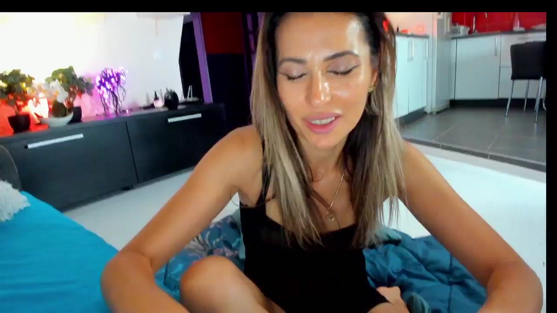 Gallery image thumbnail from SmileyTinaa's myfreecams stream on, 06/20/2025, 04:24 image 5 of 20