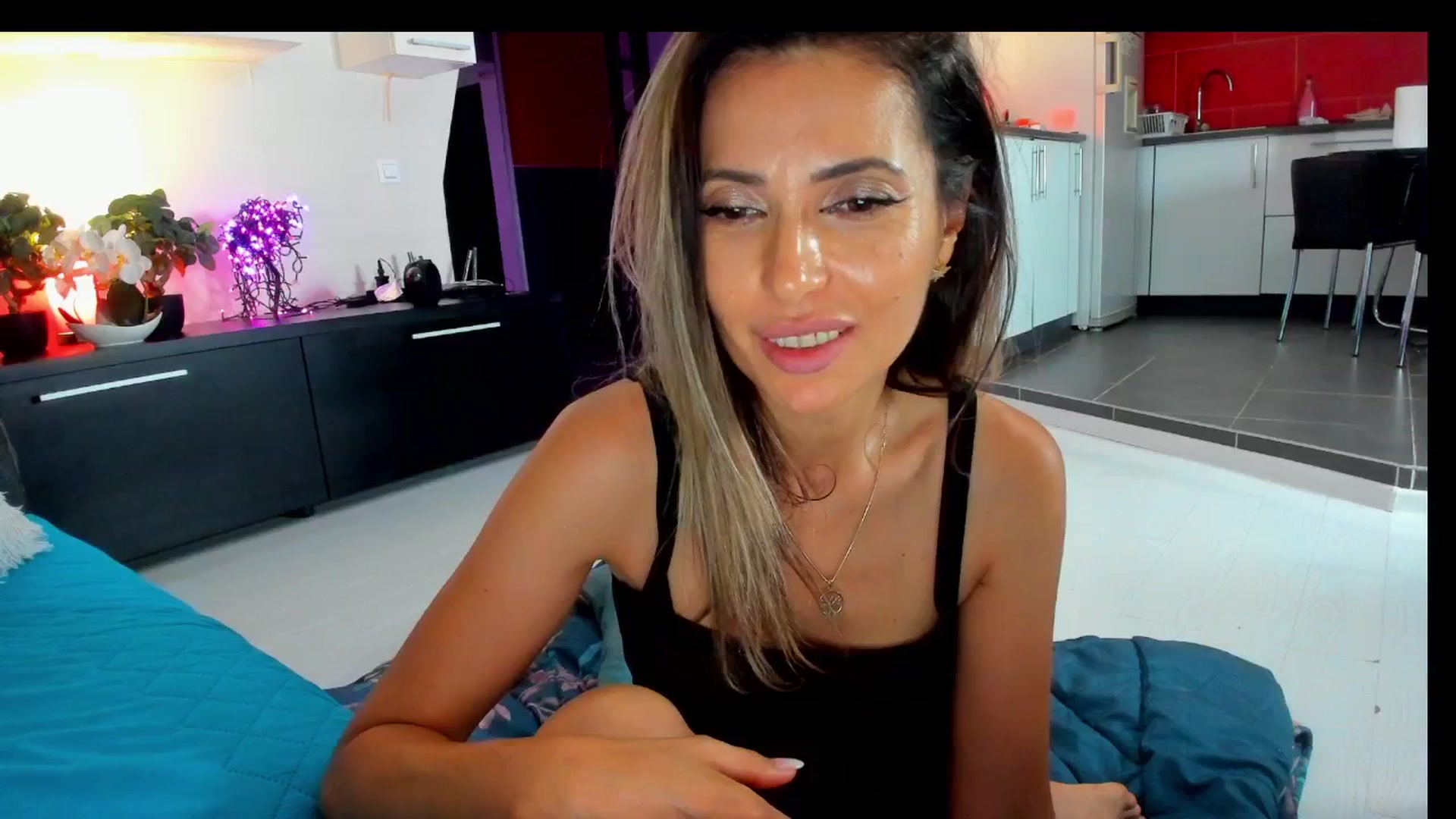 Gallery image thumbnail from SmileyTinaa's myfreecams stream on, 06/20/2025, 04:24 image 12 of 20