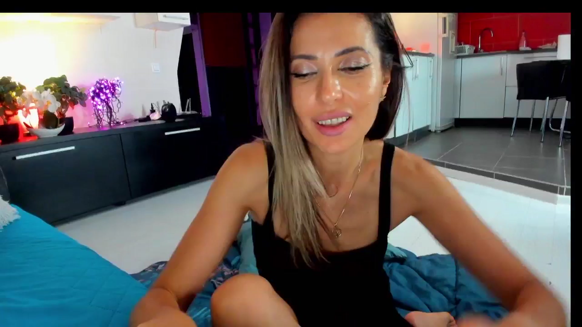 Gallery image thumbnail from SmileyTinaa's myfreecams stream on, 06/20/2025, 04:24 image 11 of 20