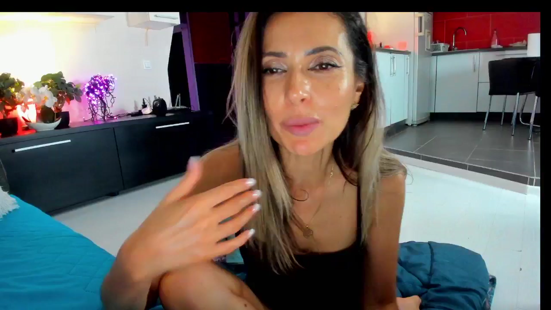 Gallery image thumbnail from SmileyTinaa's myfreecams stream on, 06/20/2025, 04:24 image 14 of 20
