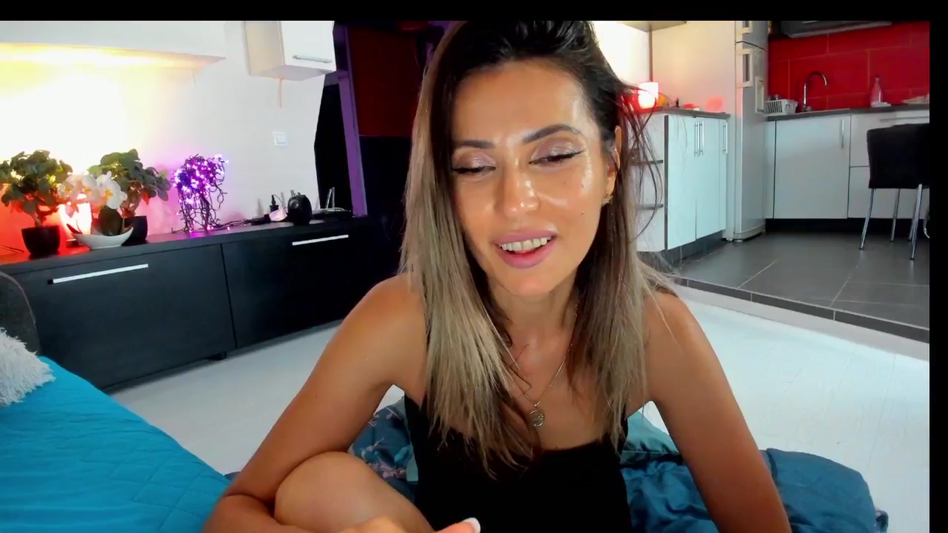 Gallery image thumbnail from SmileyTinaa's myfreecams stream on, 06/20/2025, 04:24 image 1 of 20
