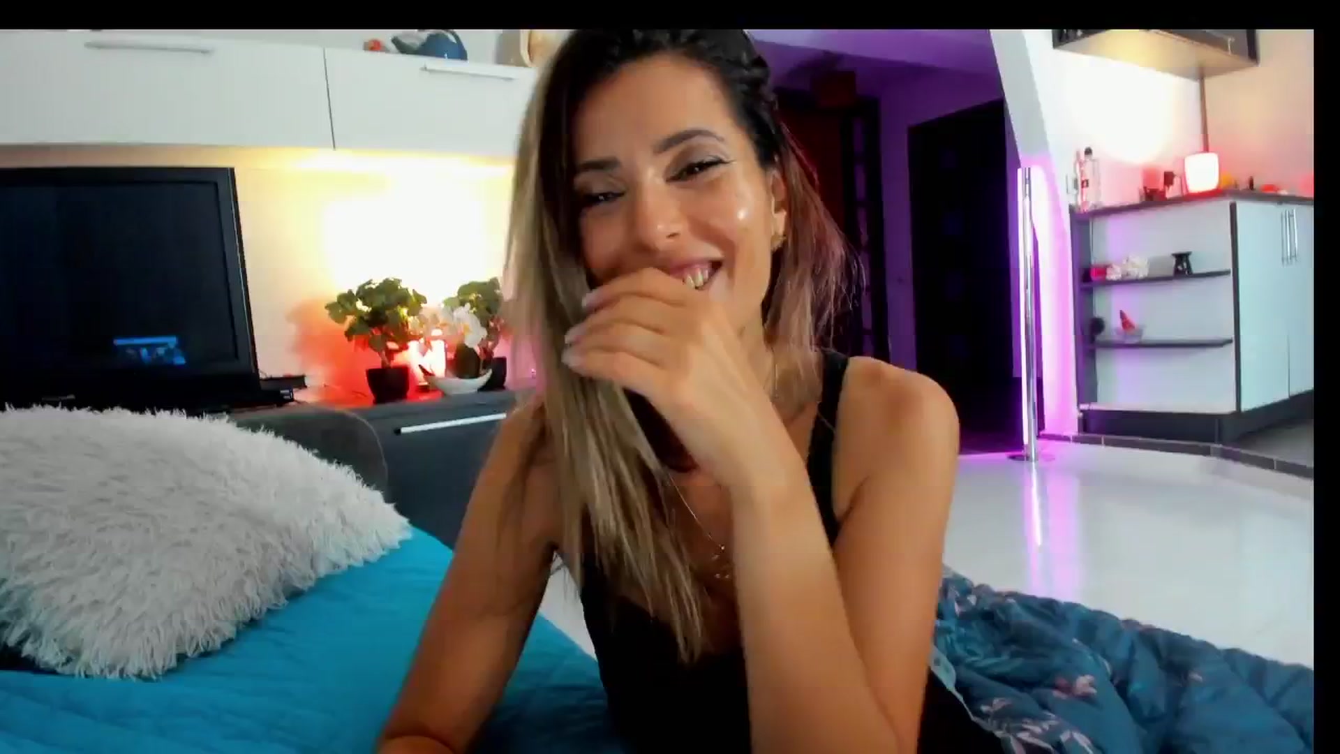 Gallery image thumbnail from SmileyTinaa's myfreecams stream on, 06/20/2025, 05:30 image 12 of 20