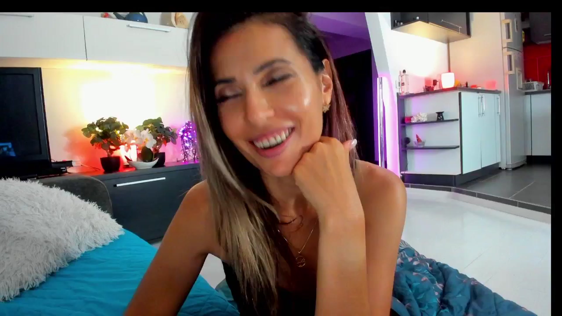 Gallery image thumbnail from SmileyTinaa's myfreecams stream on, 06/20/2025, 05:30 image 20 of 20