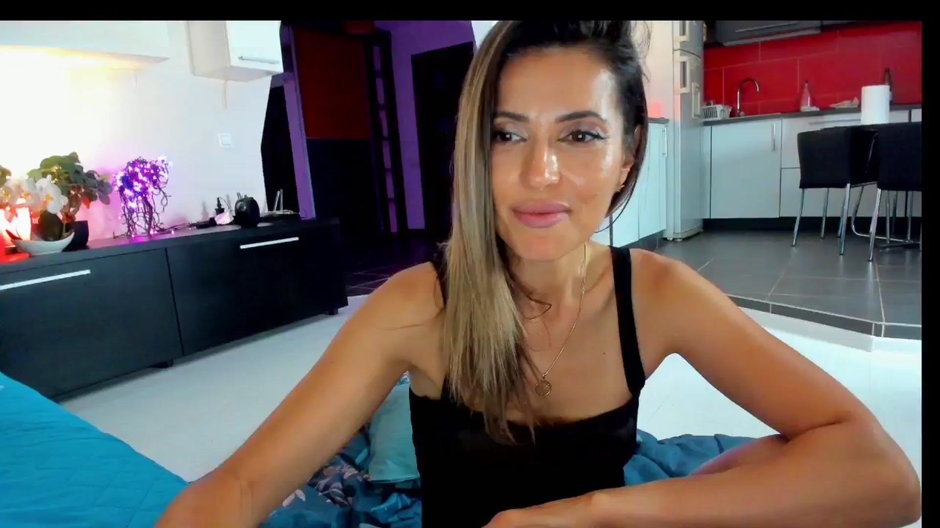 Gallery image thumbnail from SmileyTinaa's myfreecams stream on, 06/20/2025, 05:30 image 2 of 20