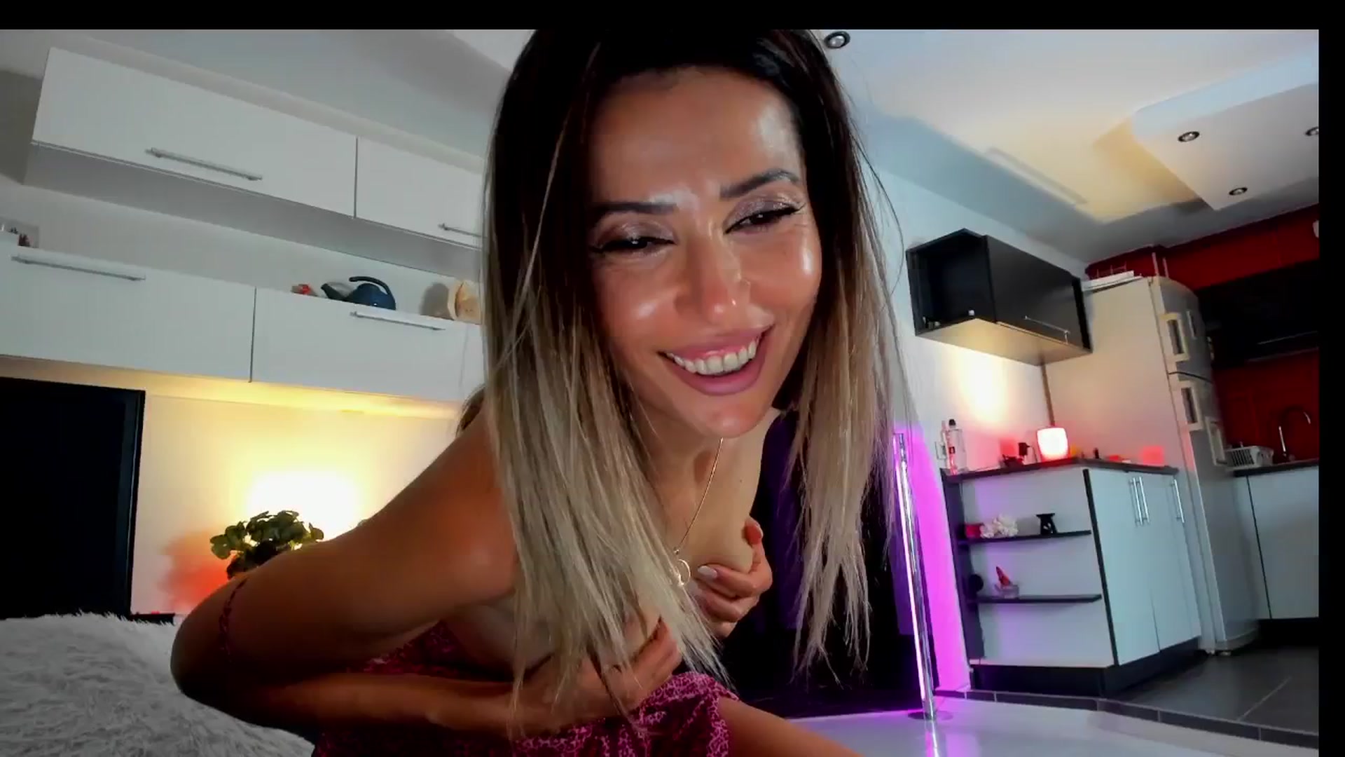 Gallery image thumbnail from SmileyTinaa's myfreecams stream on, 06/20/2025, 22:06 image 11 of 20
