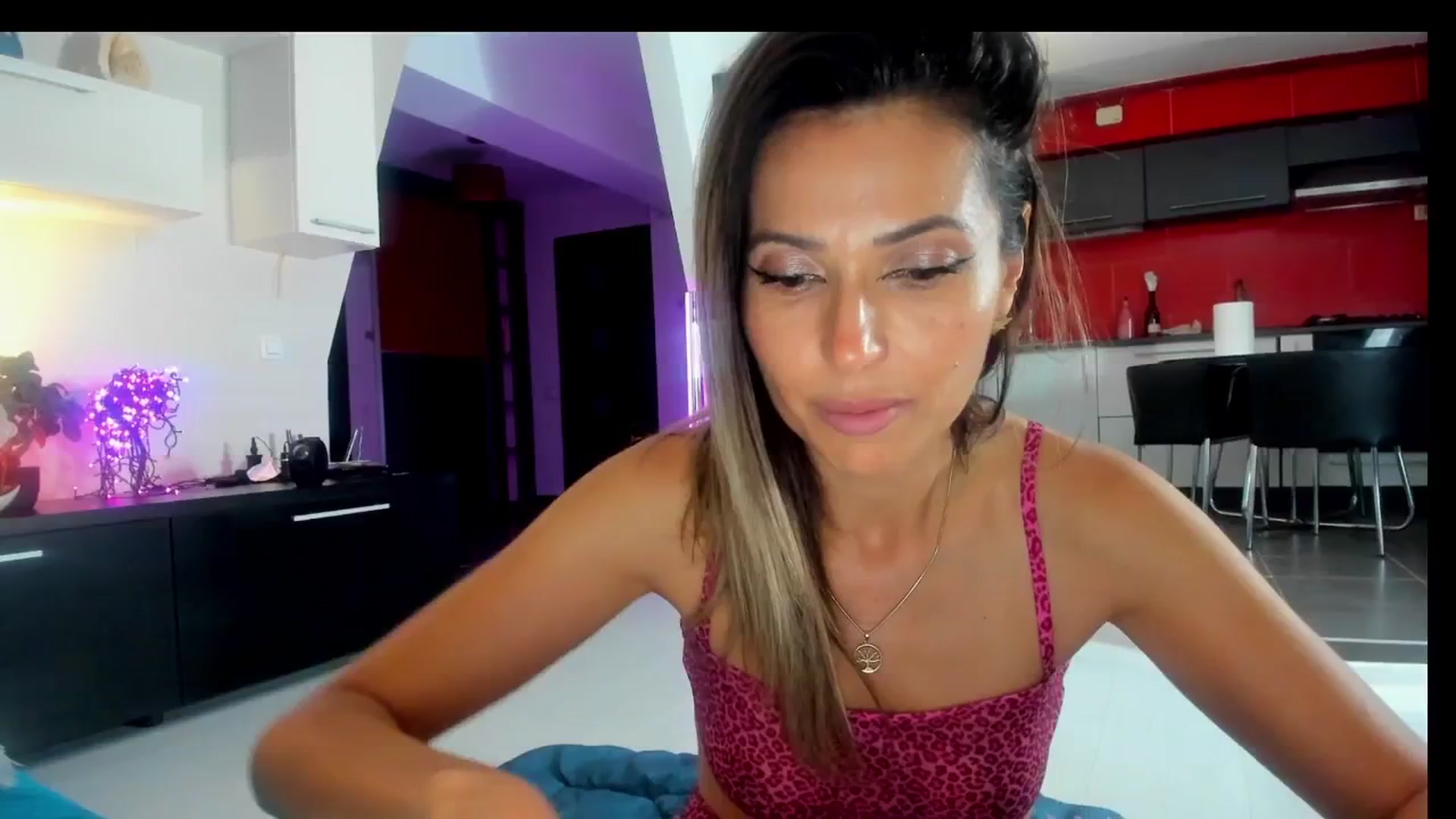 Gallery image thumbnail from SmileyTinaa's myfreecams stream on, 06/21/2025, 03:16 image 8 of 20