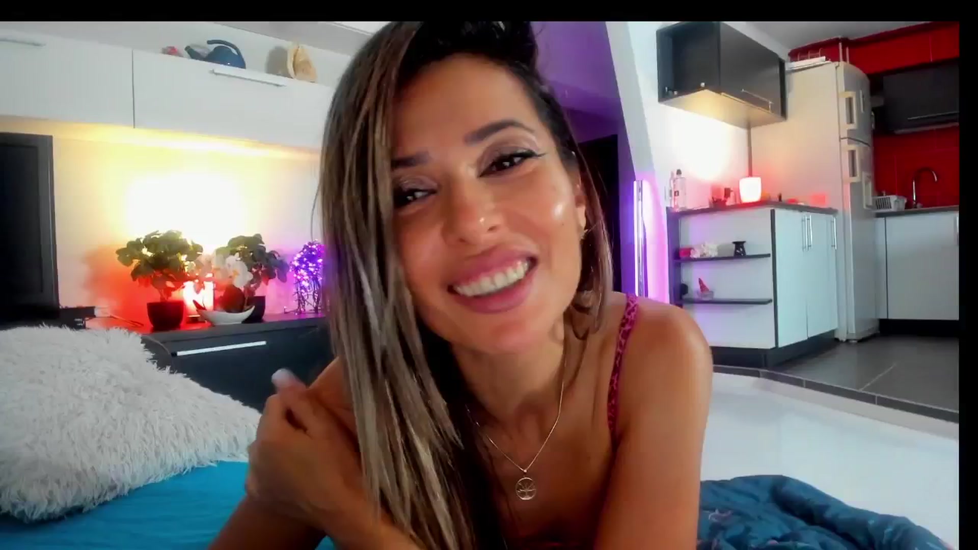 Gallery image thumbnail from SmileyTinaa's myfreecams stream on, 06/21/2025, 03:16 image 17 of 20