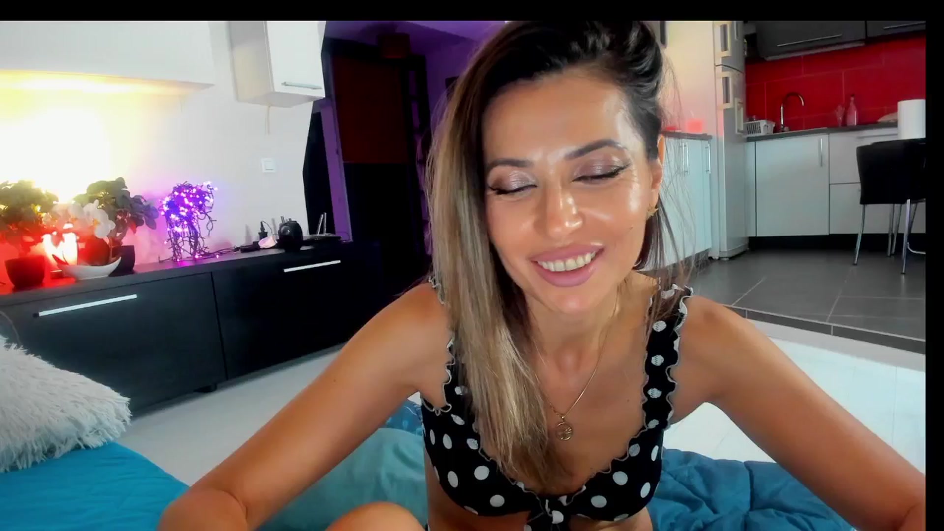 Gallery image thumbnail from SmileyTinaa's myfreecams stream on, 06/27/2025, 24:35 image 5 of 20