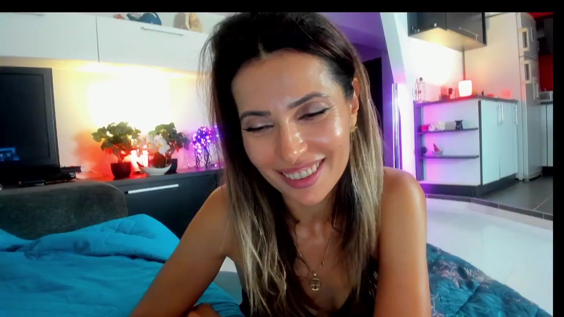 Gallery image thumbnail from SmileyTinaa's myfreecams stream on, 06/28/2025, 01:53 image 12 of 20