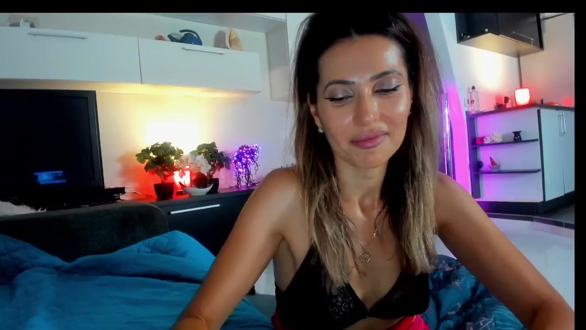 Gallery image thumbnail from SmileyTinaa's myfreecams stream on, 06/28/2025, 01:53 image 8 of 20