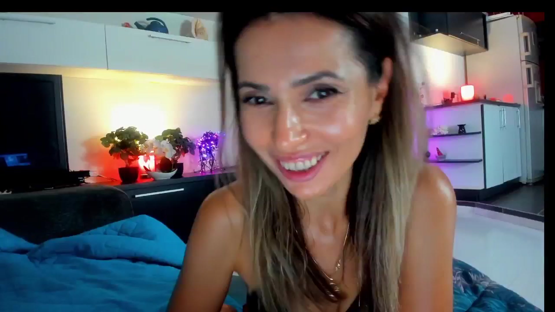Gallery image thumbnail from SmileyTinaa's myfreecams stream on, 06/28/2025, 01:53 image 10 of 20