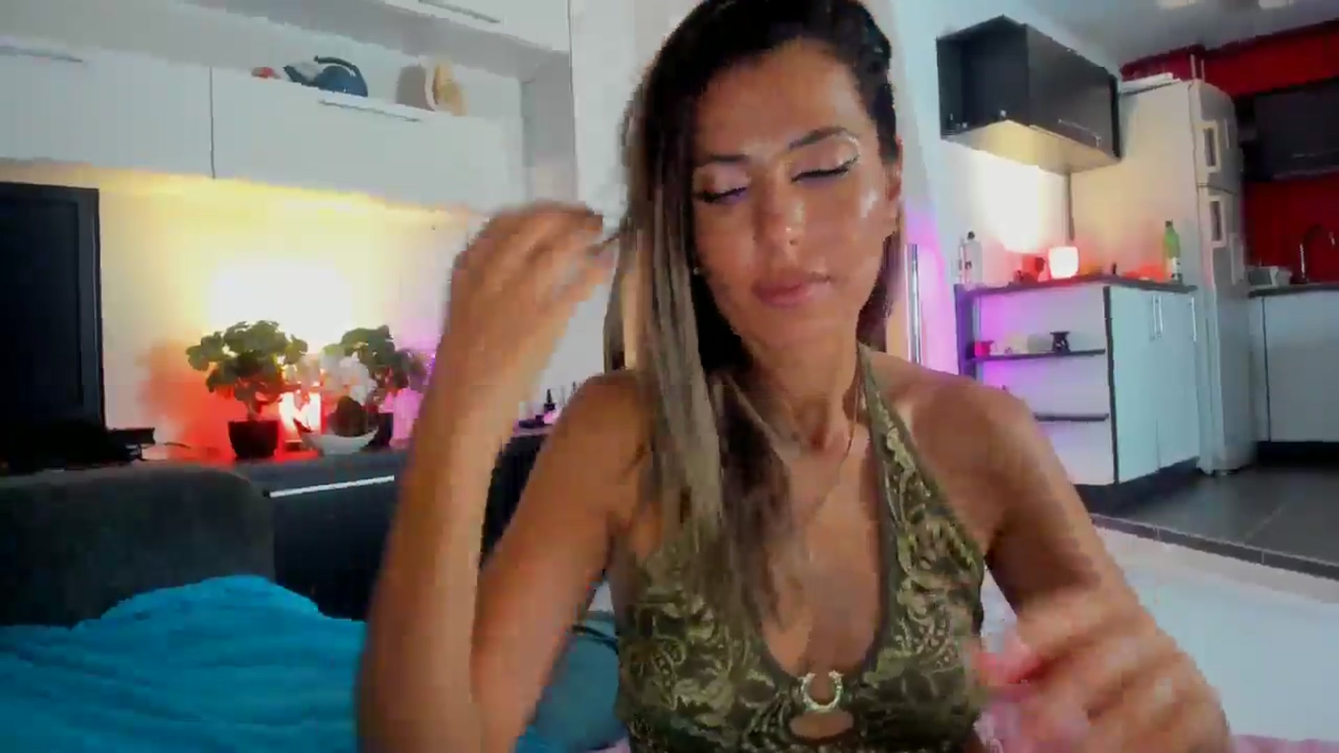 Gallery image thumbnail from SmileyTinaa's myfreecams stream on, 08/01/2025, 23:59 image 18 of 20