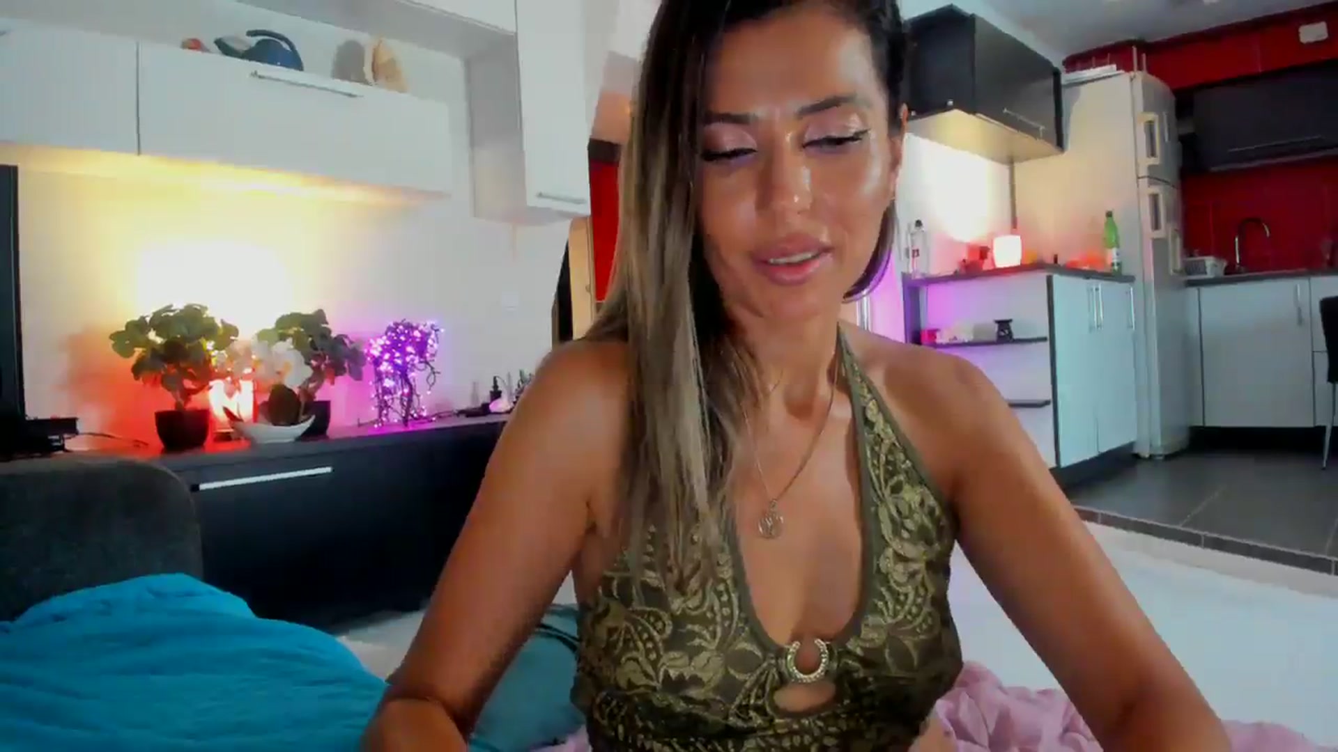 Gallery image thumbnail from SmileyTinaa's myfreecams stream on, 08/01/2025, 23:59 image 15 of 20