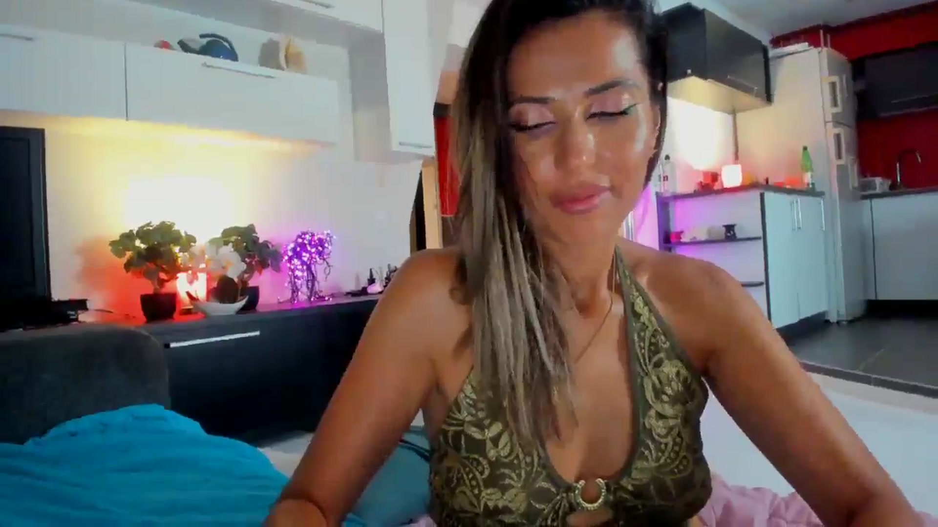 Gallery image thumbnail from SmileyTinaa's myfreecams stream on, 08/01/2025, 23:59 image 20 of 20