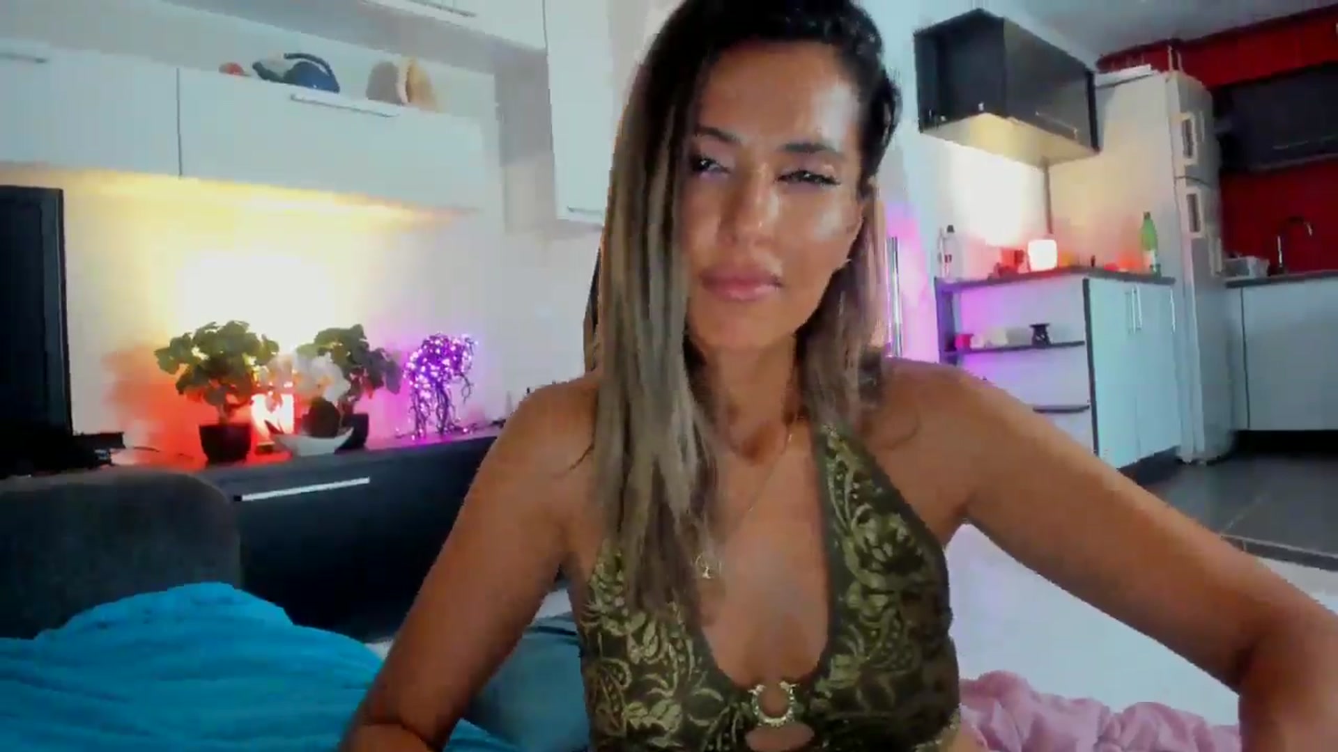 Gallery image thumbnail from SmileyTinaa's myfreecams stream on, 08/01/2025, 23:59 image 19 of 20