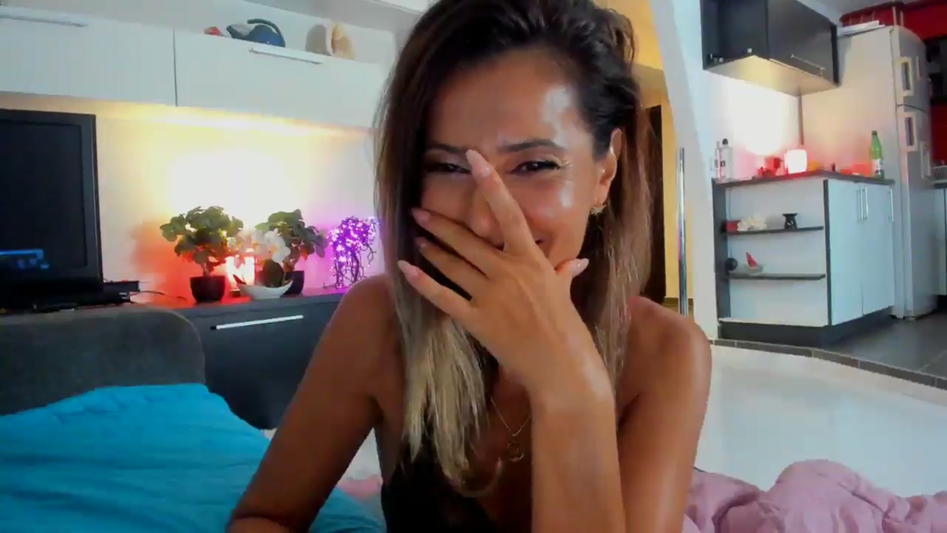Gallery image thumbnail from SmileyTinaa's myfreecams stream on, 08/15/2025, 02:00 image 5 of 20