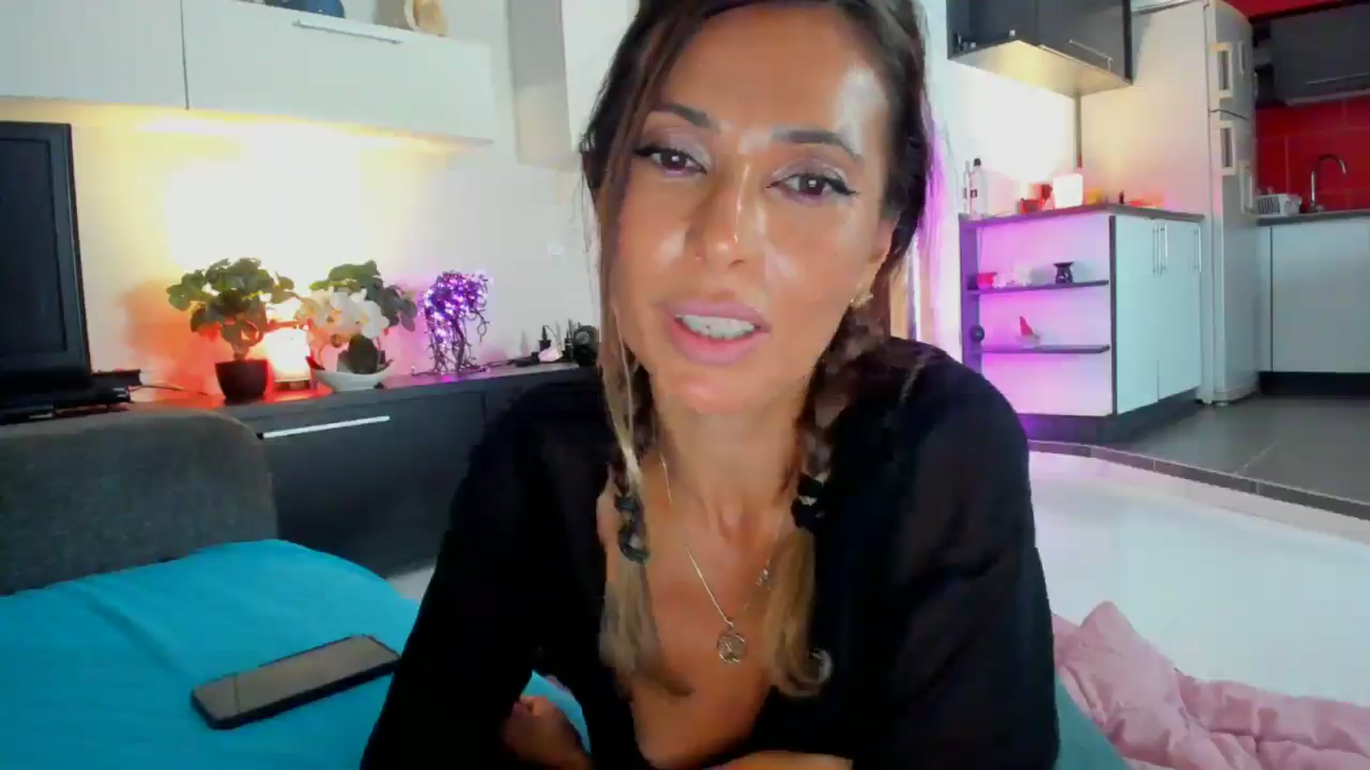 Gallery image thumbnail from SmileyTinaa's myfreecams stream on, 08/22/2025, 22:03 image 19 of 20